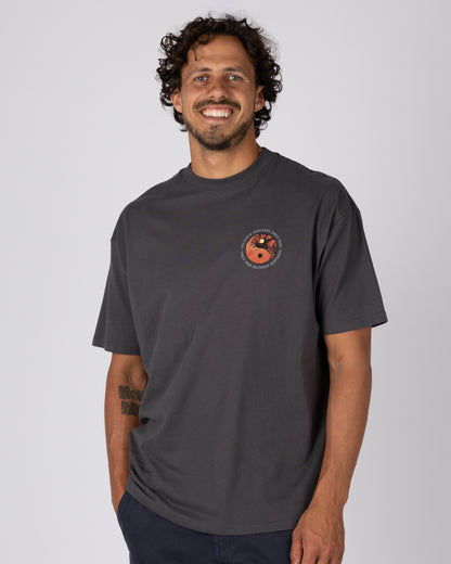 YIN YANG WAVE T/SHIRT DARK GREY